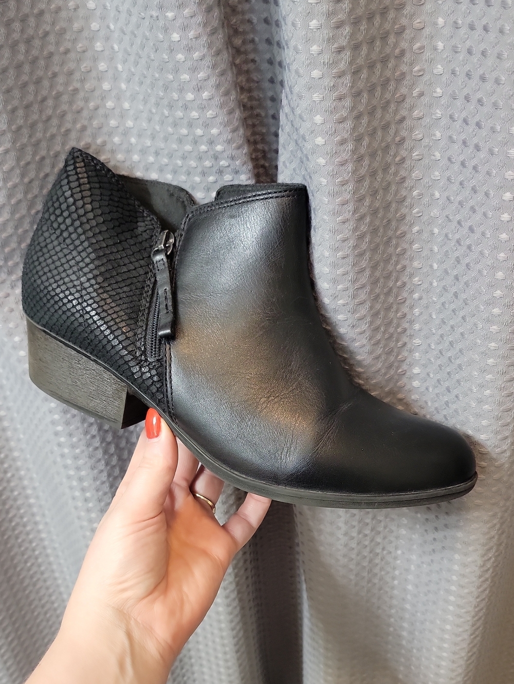 Clarks Collection Zippered Booties Size 9.5
